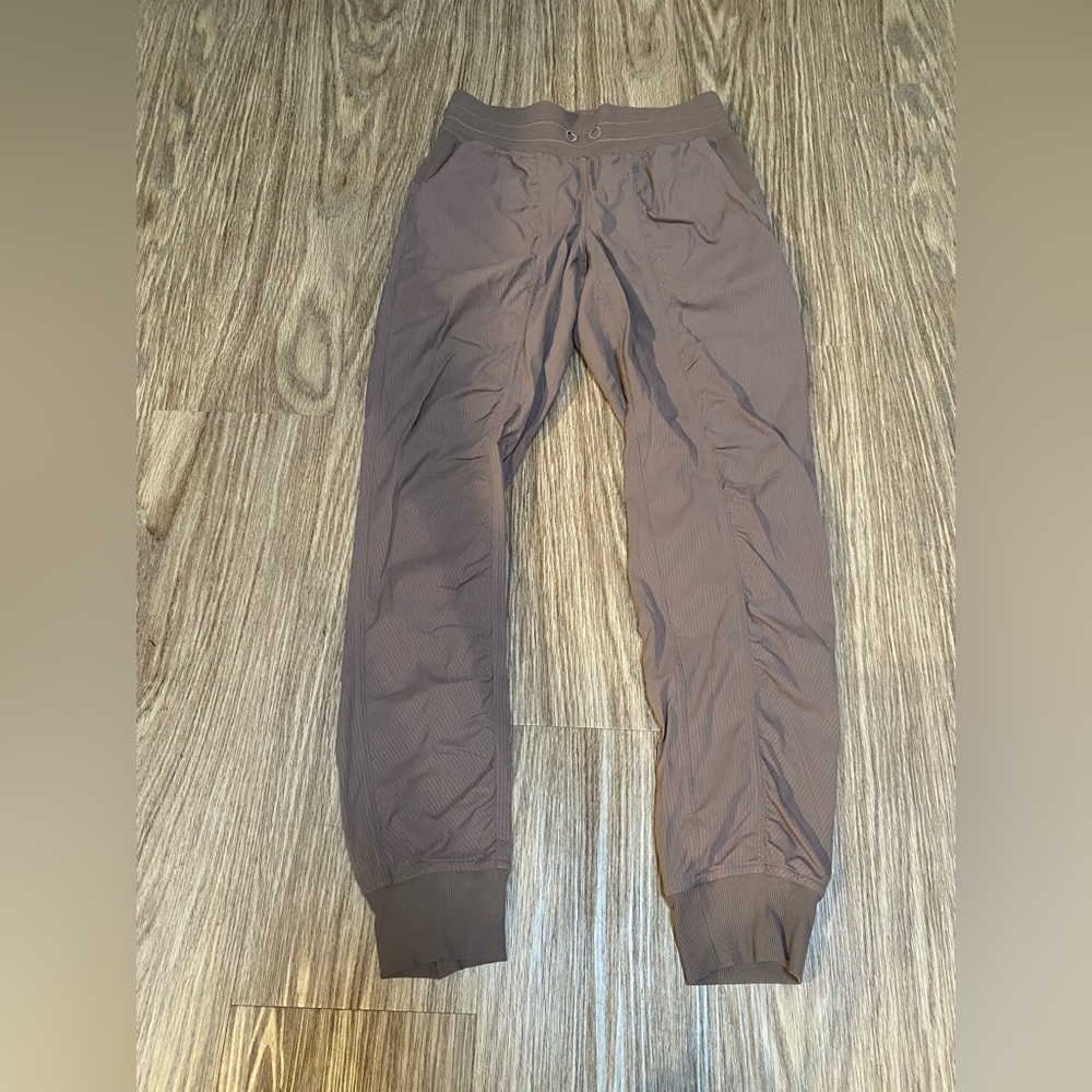 Size 6, lulu lemon studio pant, mauve